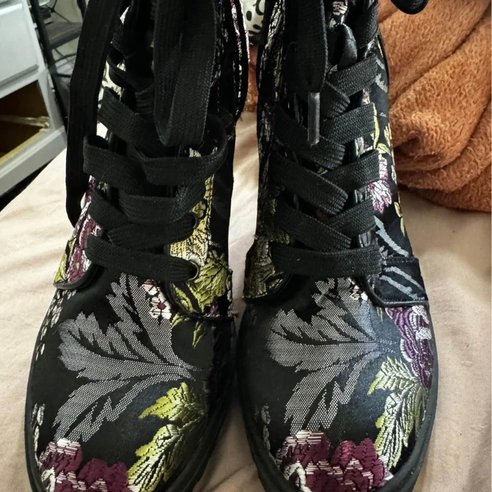 Floral Lace-Up Platform Boots - Picture 2 of 5